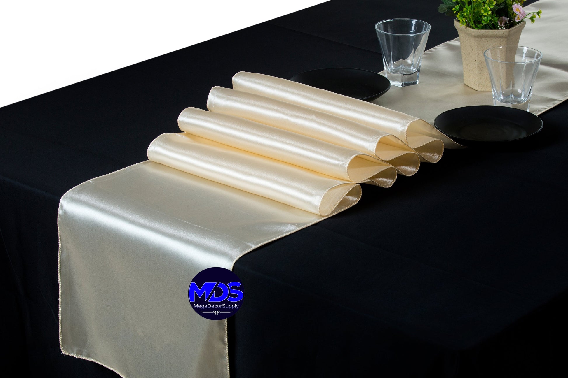 Cream,e15da14d-6f4e-4479-ac49-65e646642607