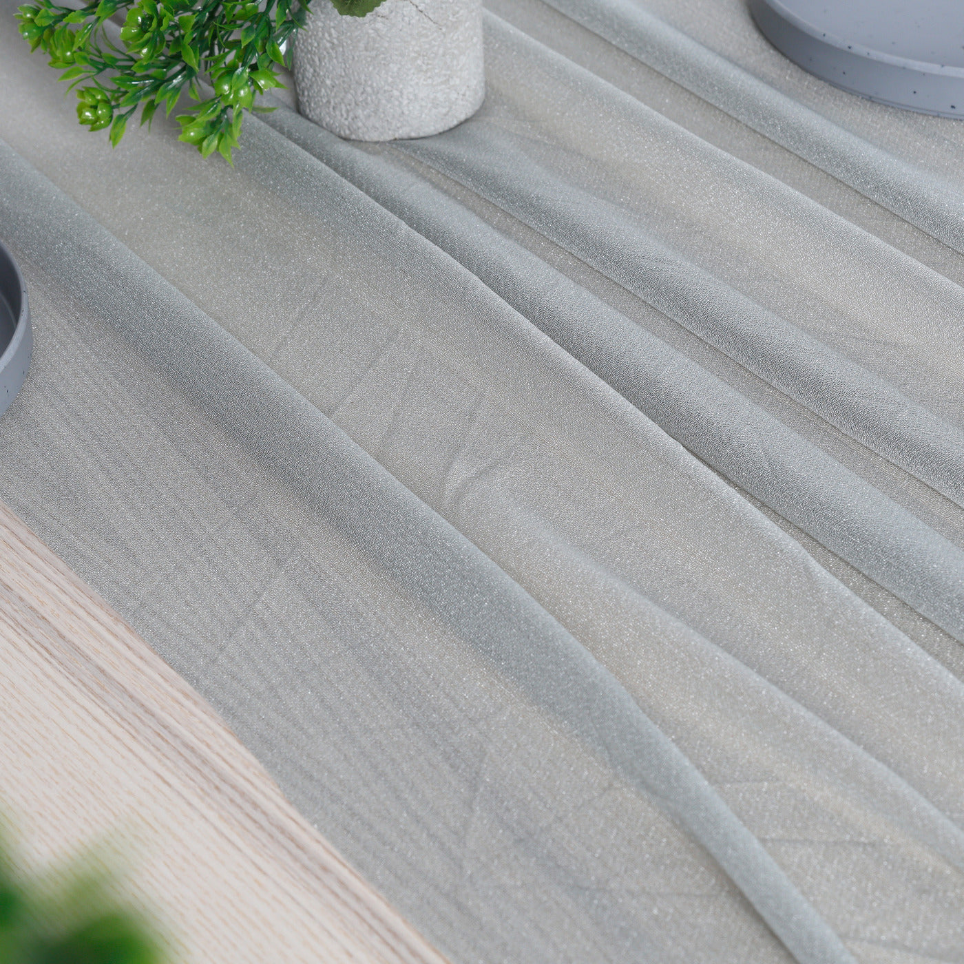 Grey,06a6301e-d8a7-4d5a-9a2d-86f522a6a6ac