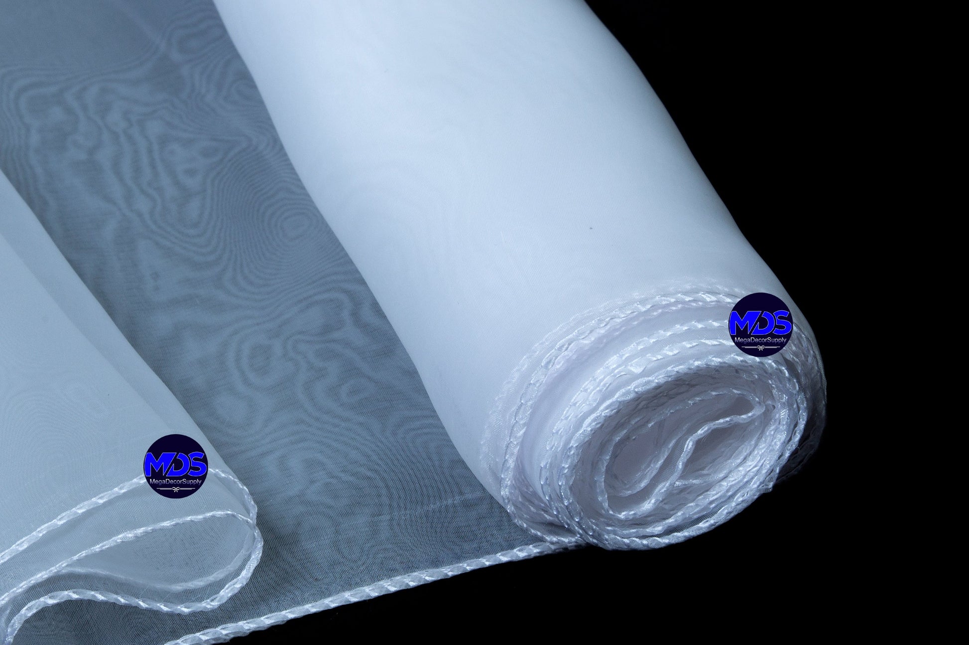 White,010c5afd-5ce1-465a-af5c-eb5802c963c5