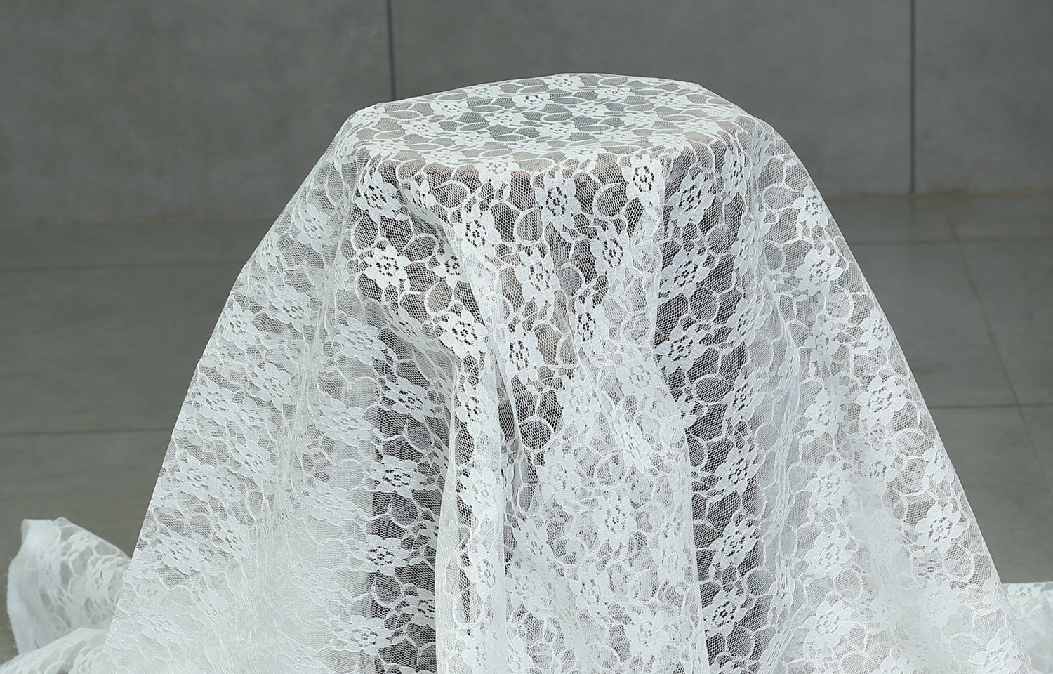 White,080c9222-d2d5-4ff5-8078-e1eaa05e0289